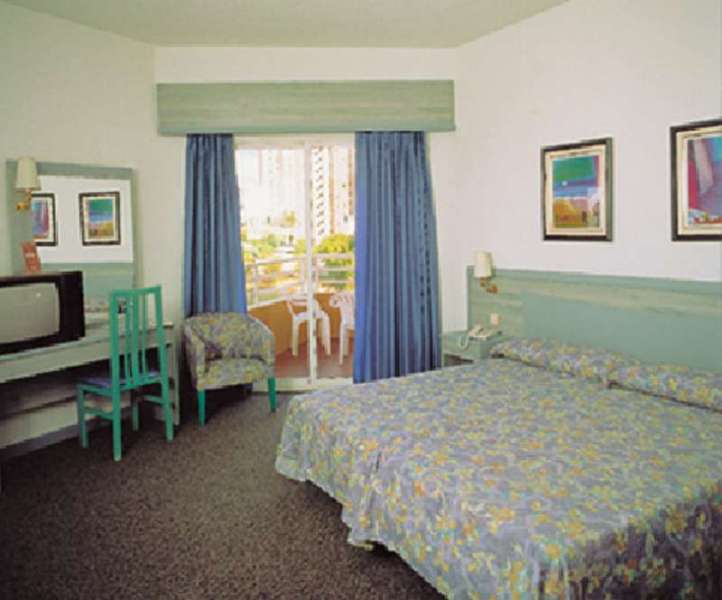 Hotel Alone